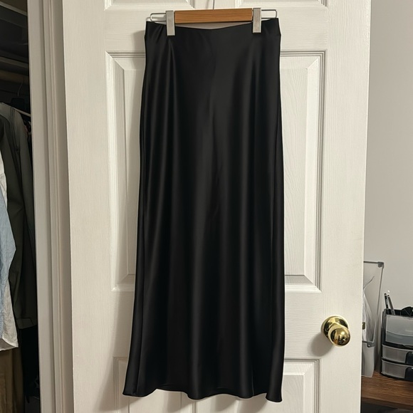 Zara Satin Effect Midi Skirt - black - size XS - Picture 2 of 6